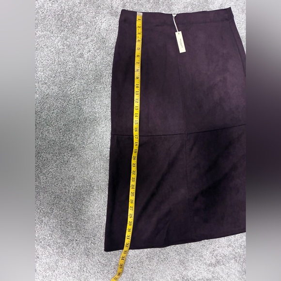 NWT, never worn faux chocolate brown suede women's skirt. Max Studio, size L - Picture 3 of 3